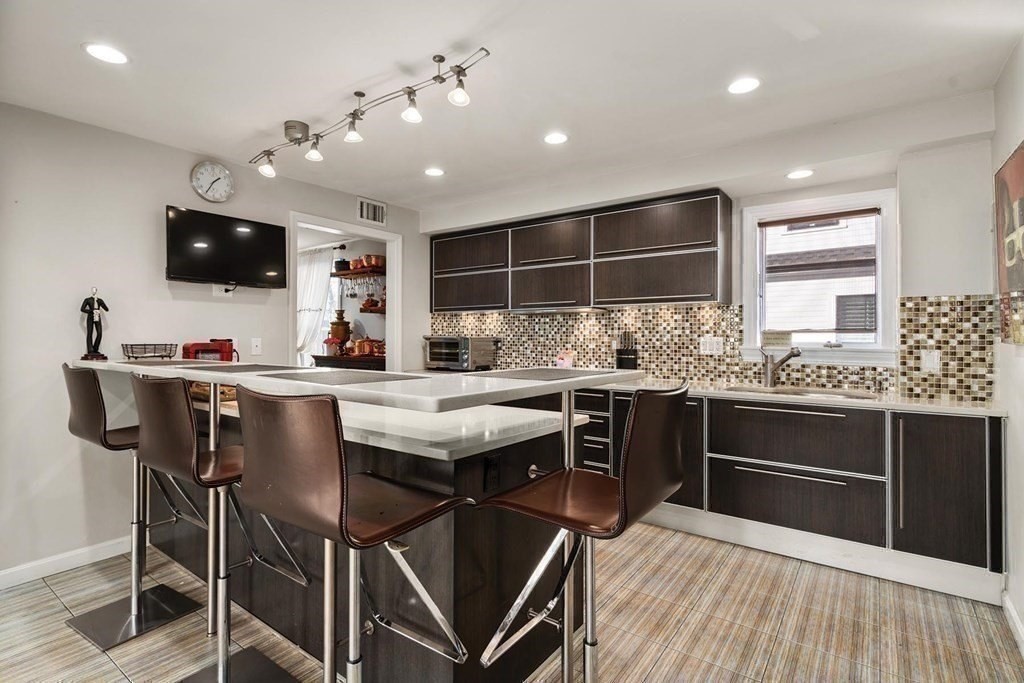 709 Hammond St, Chestnut Hill