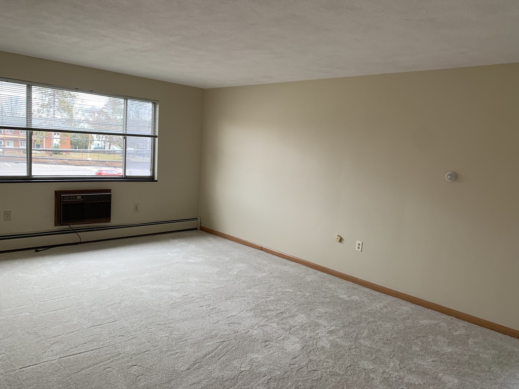 220 School St, Waltham