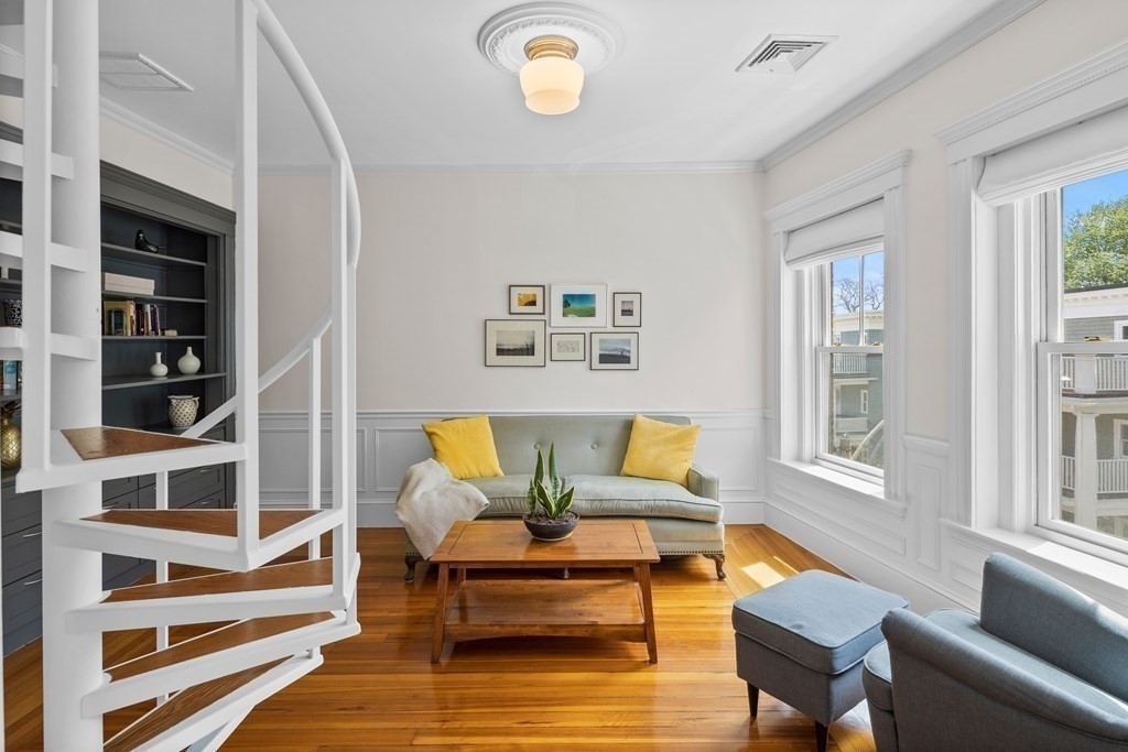 15 Grovenor Rd, Jamaica Plain