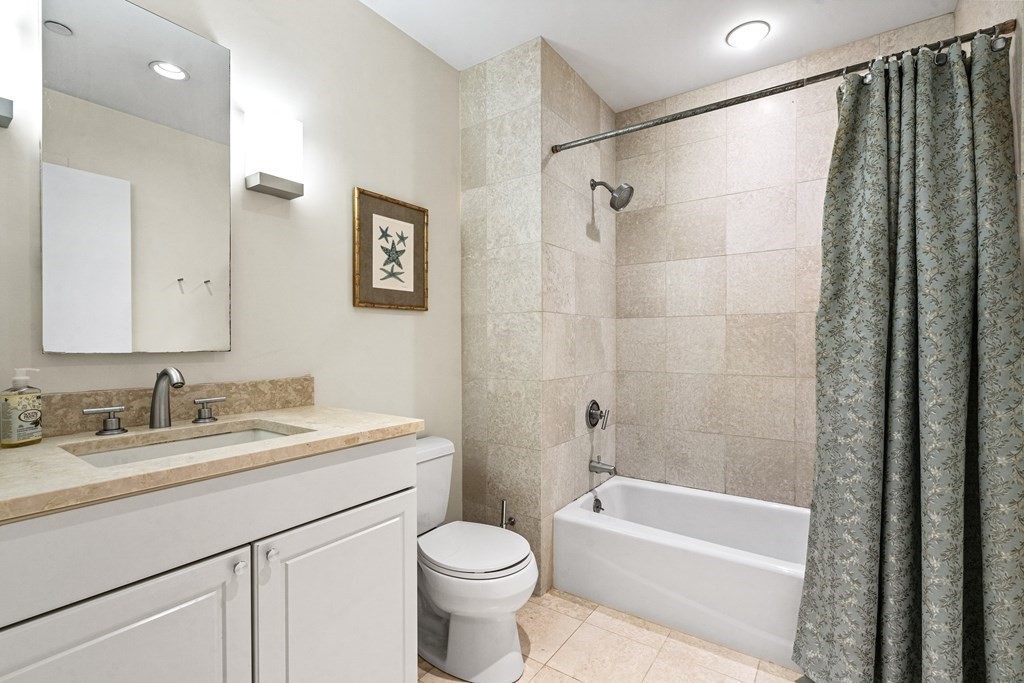 80 Broad St, Waterfront