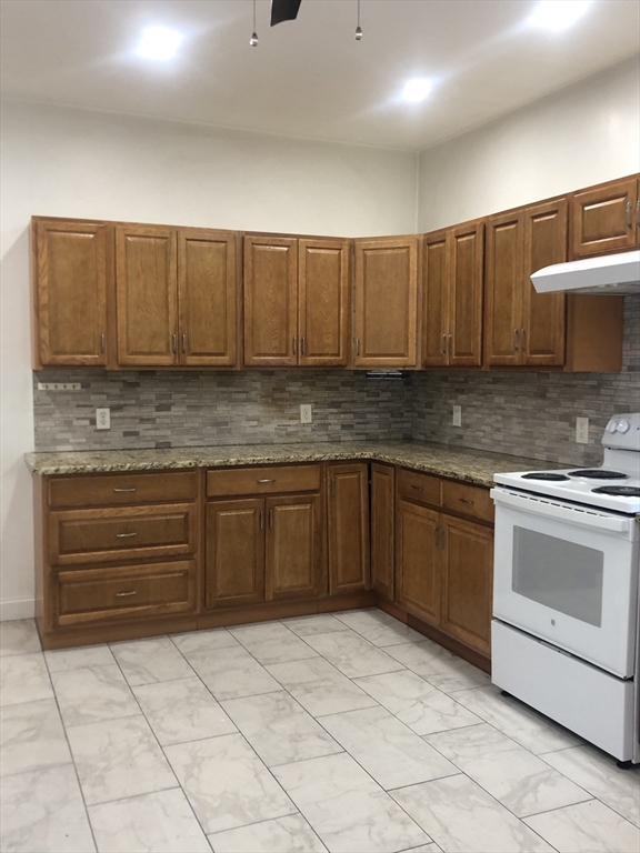 93 Pine St, Swampscott