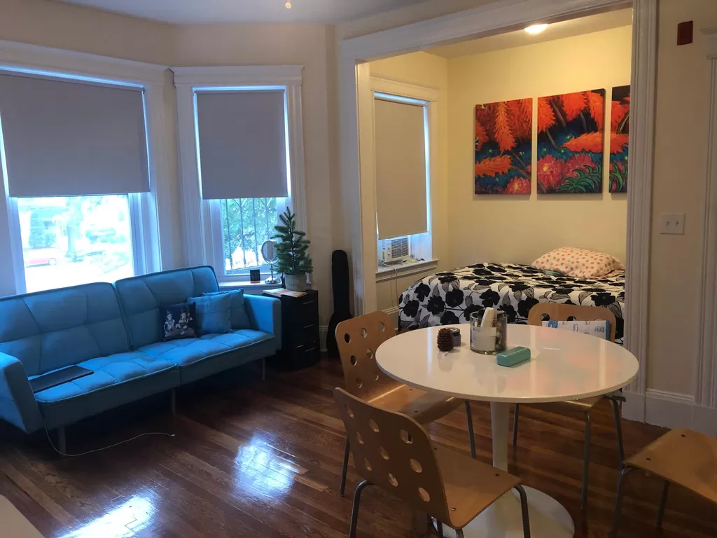 Studio bed, 1 bath apartment for rent at 1125 Commonwealth Ave Unit 6, Allston — photo 2 of 3