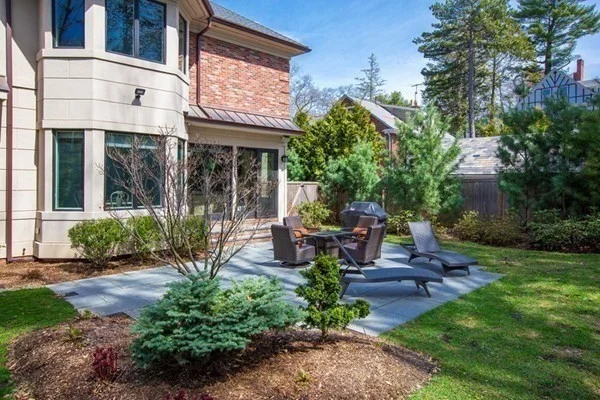 1580 Beacon St, Waban