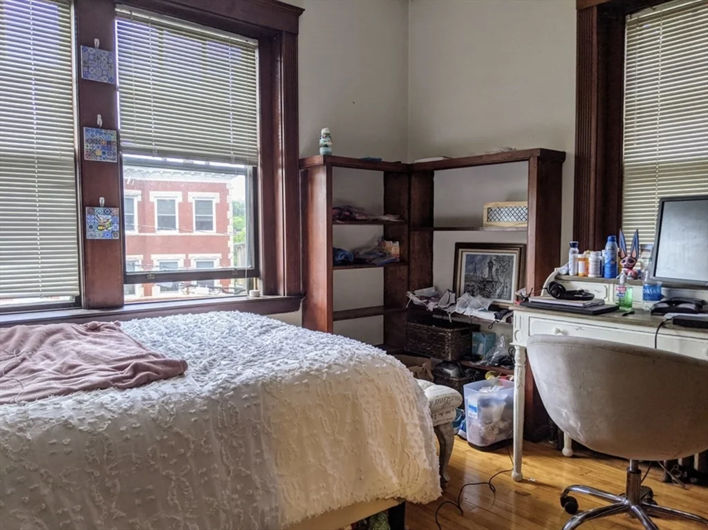 2 Claflin Rd, Washington Square