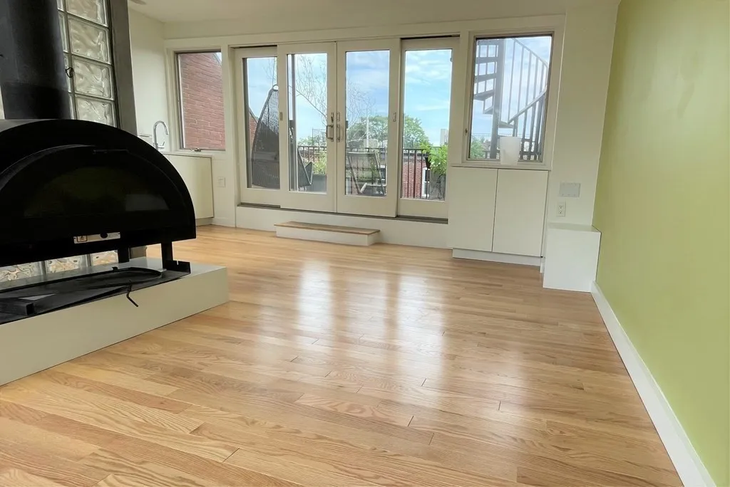 33 Lawrence St, South End