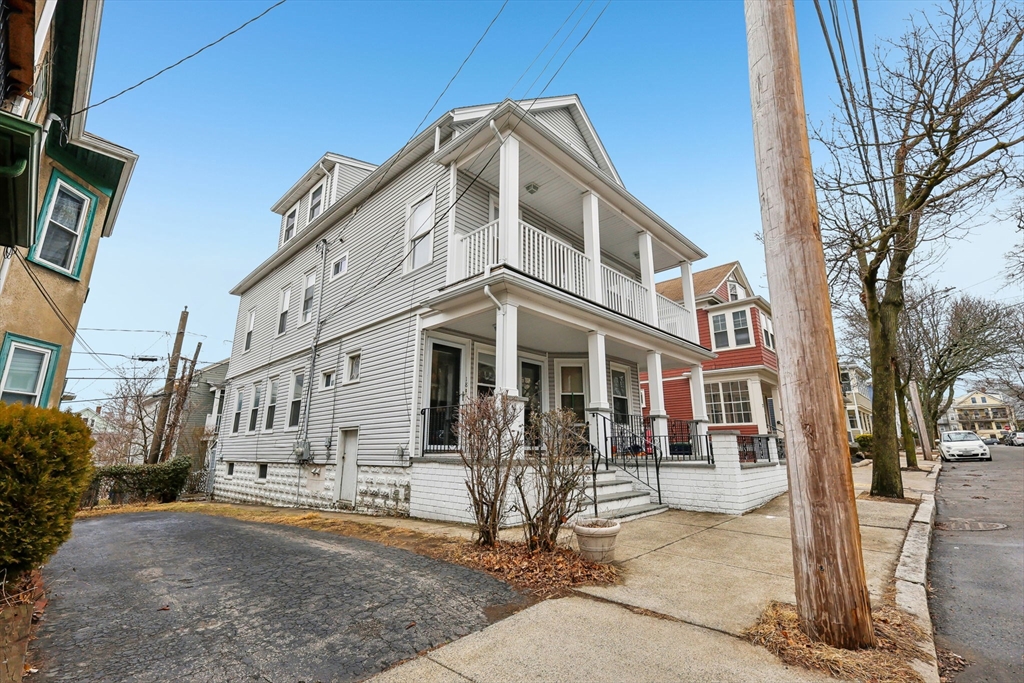 18 Hamilton Rd, Somerville