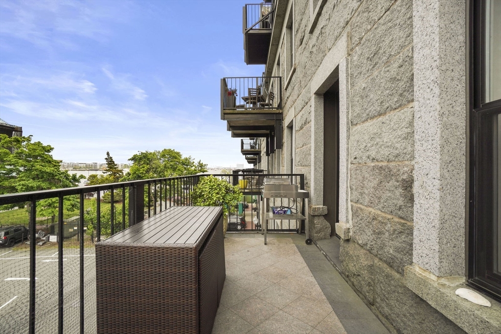 28-32 Atlantic Ave, Waterfront