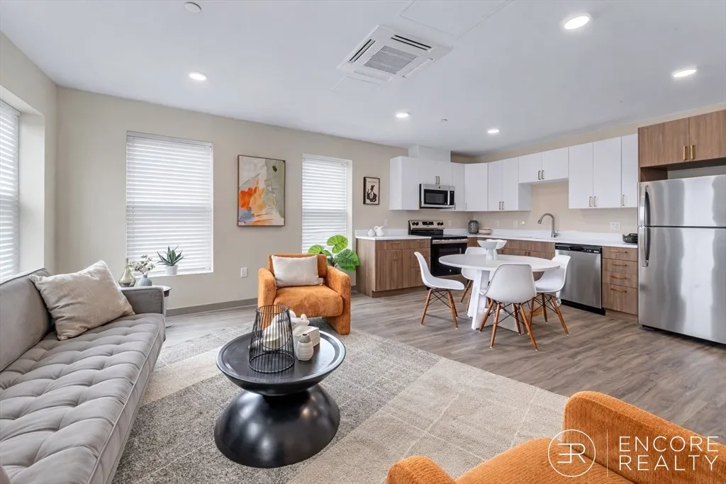 375 Cummins Highway, Roslindale