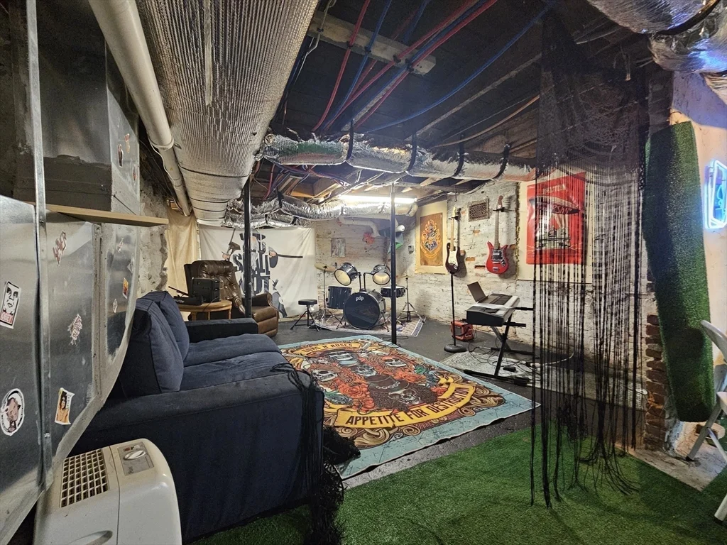 144 East St, Sharon