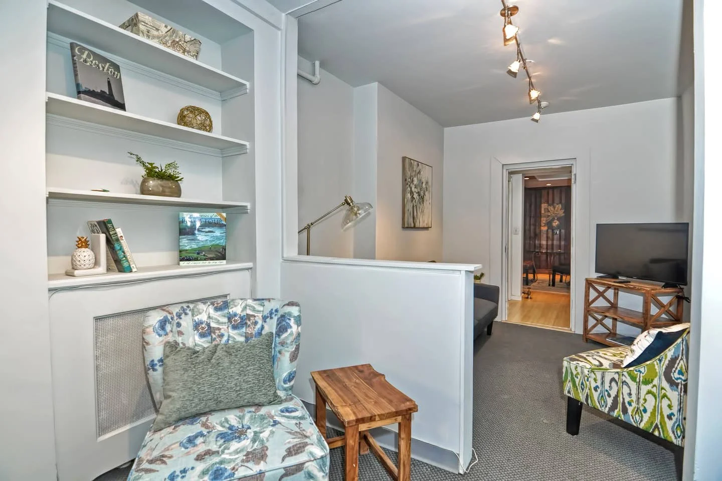 49 Charles St, Beacon Hill