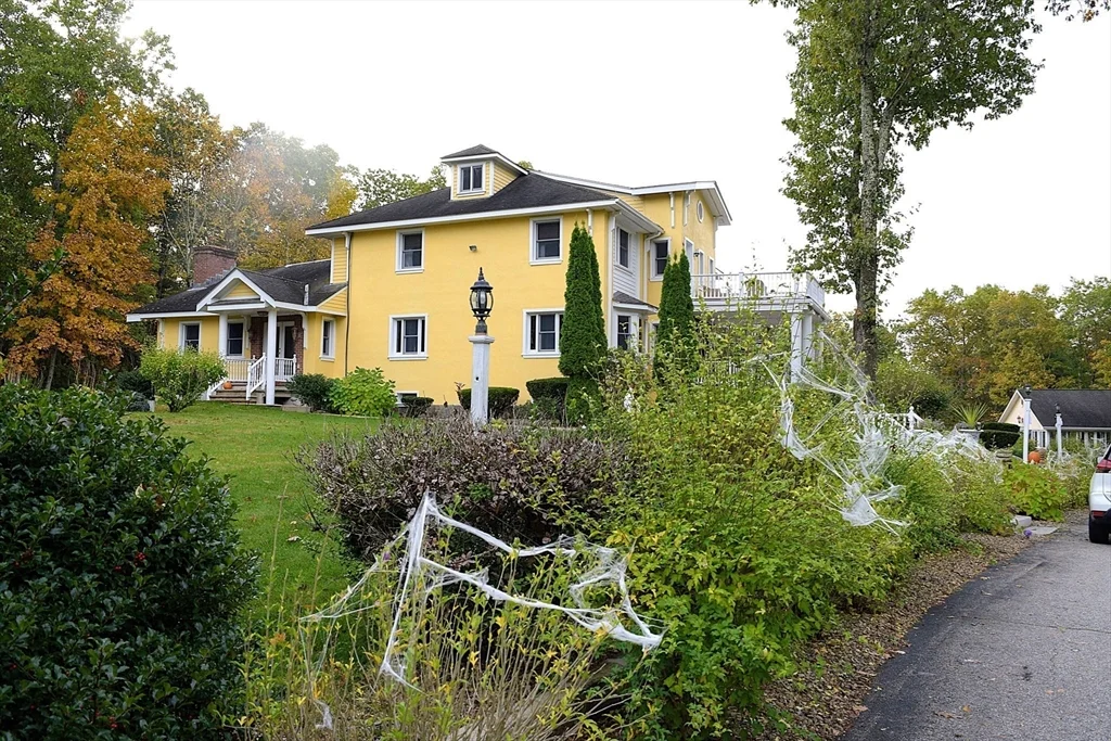 85 Burlingame, Charlton