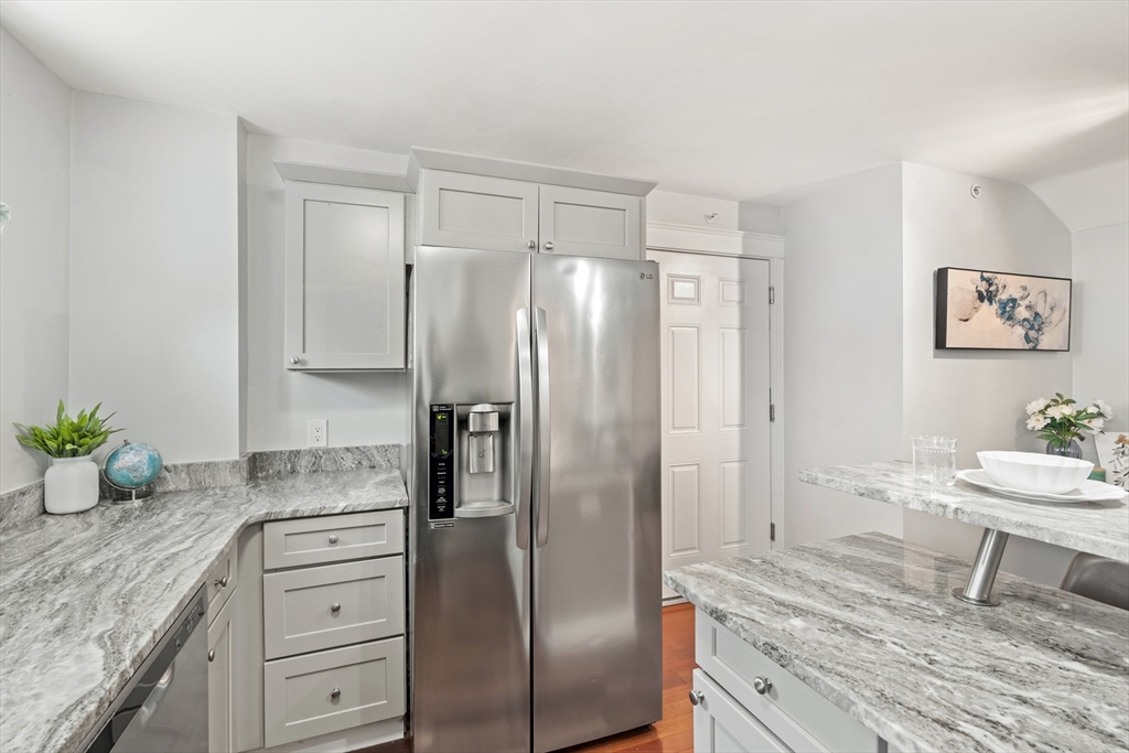 15 Millmont St, Roxbury