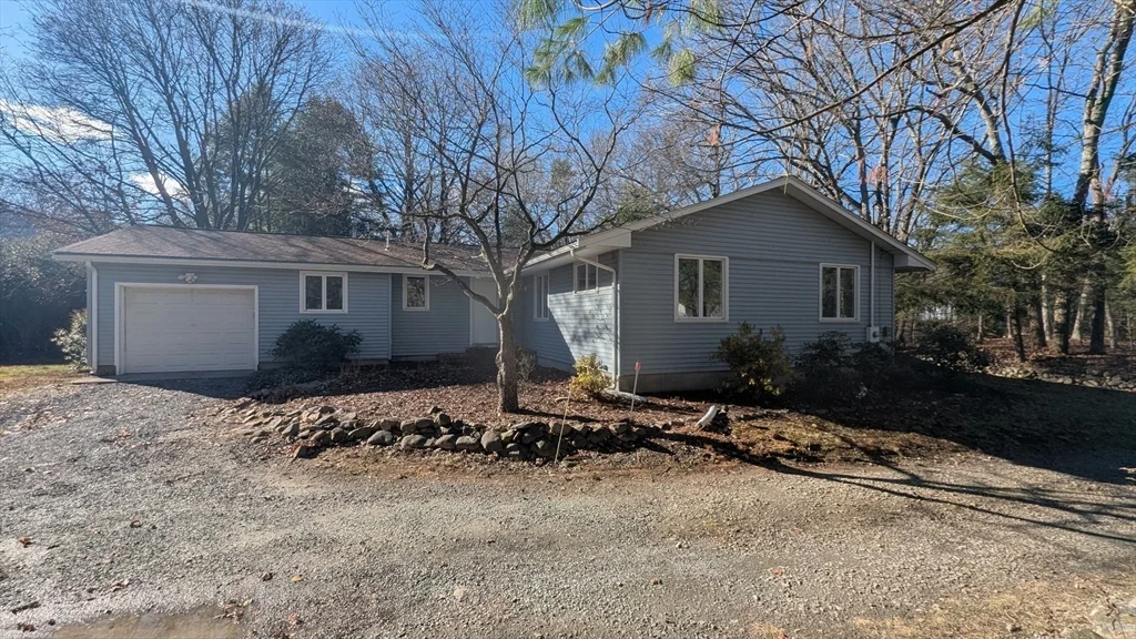 10 Sherwood Ave, Foxboro