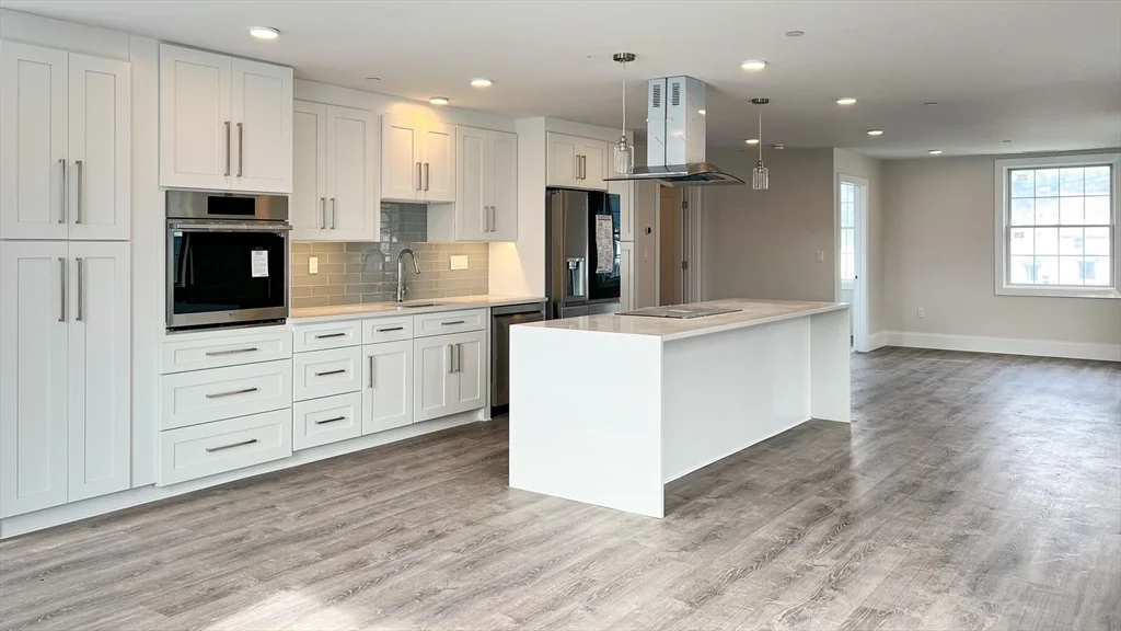 131 Cambridge St, Burlington