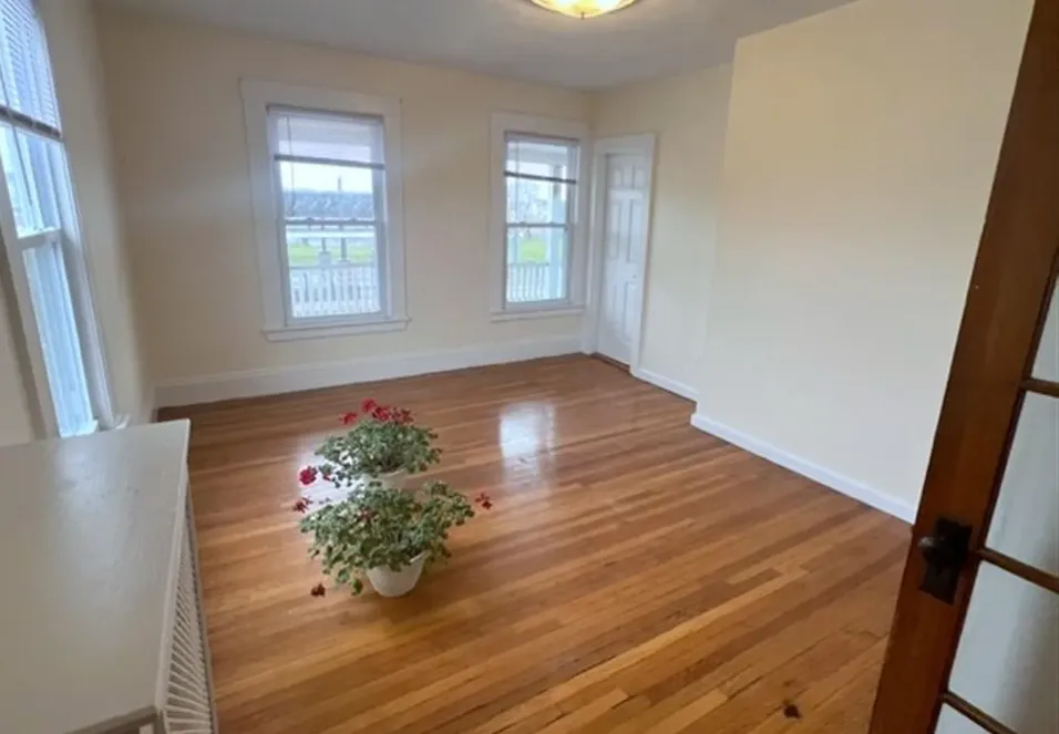 550 Broadway, Magoun Square