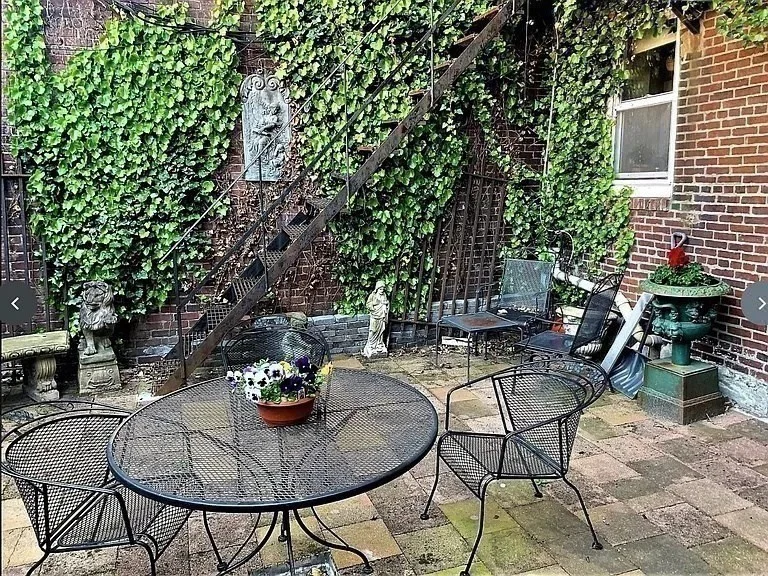 93 Endicott, North End