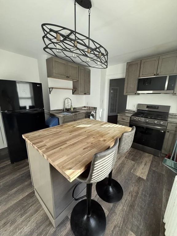 65 Salisbury Rd, Watertown