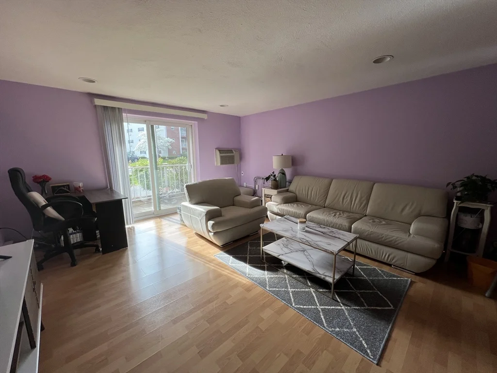 25 Greentree Ln, Weymouth