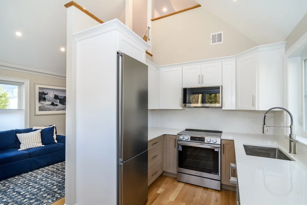 12R Maugus Ave, Wellesley Hills