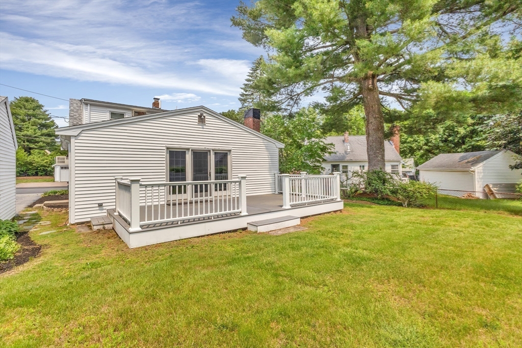 4 Oakridge Ave, Natick