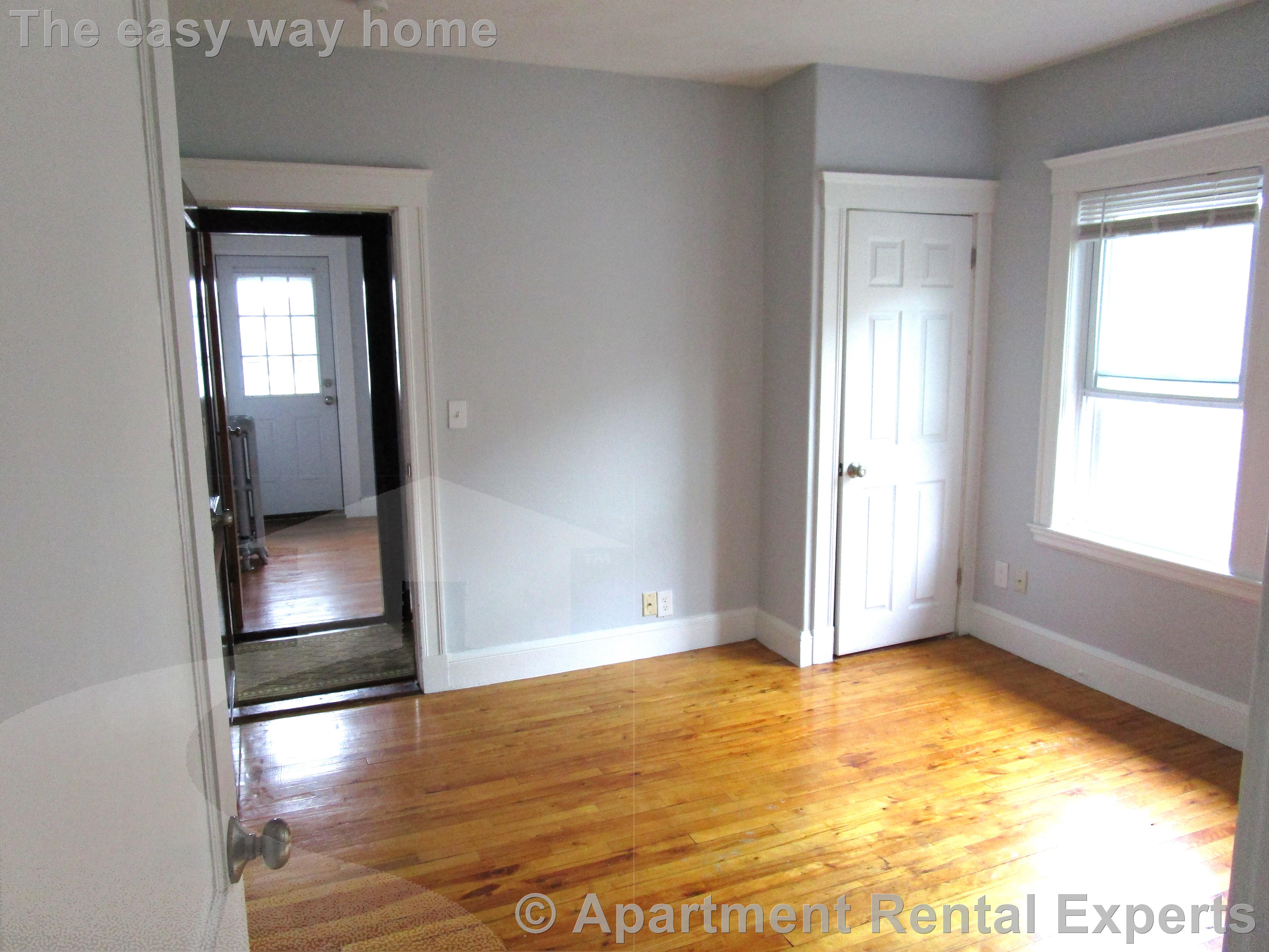 17 Hinsdale St, Tufts