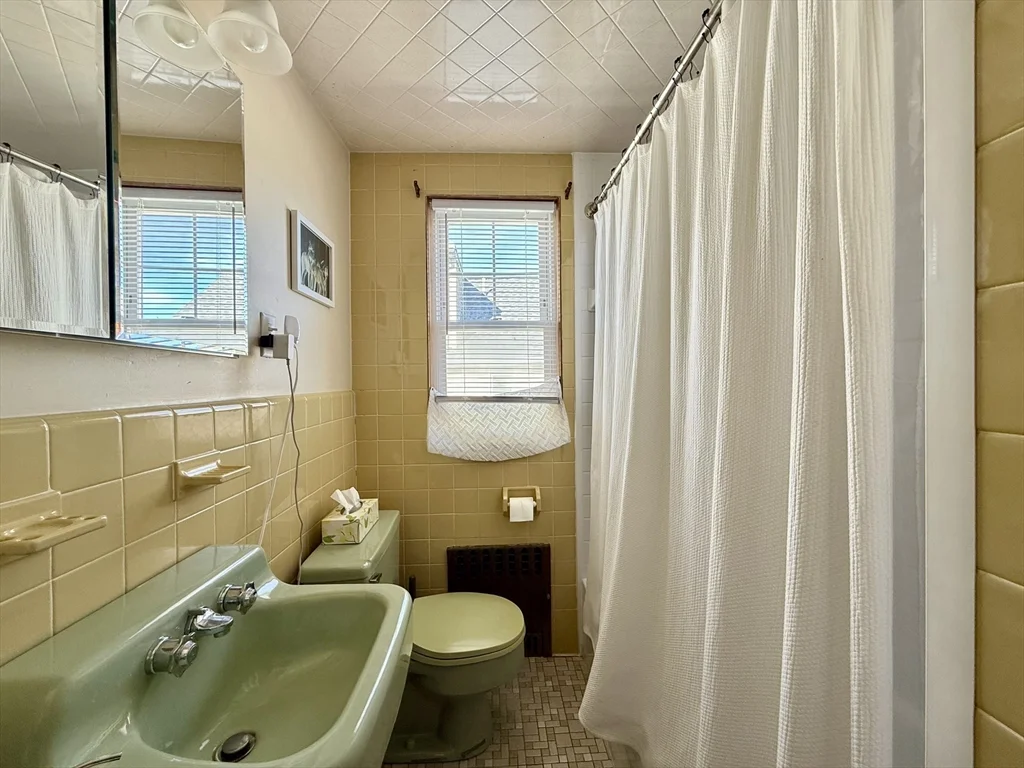 32 Quincy St, Watertown