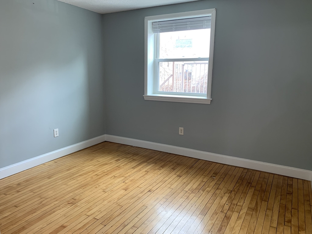 260 Fountain St, Fall River