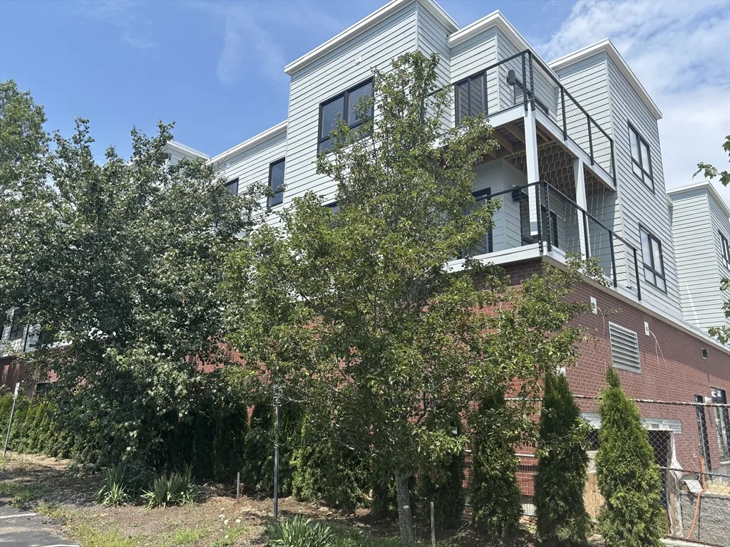 1391 Main St, Walpole