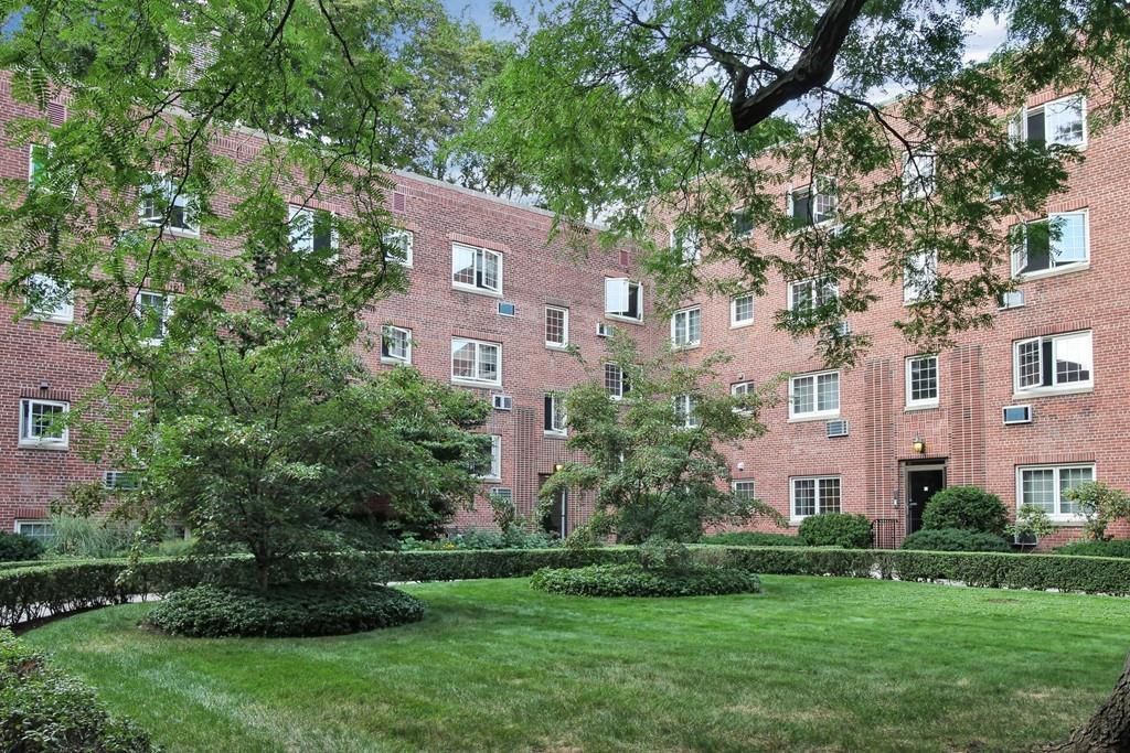 28 Saint Paul St, Coolidge Corner