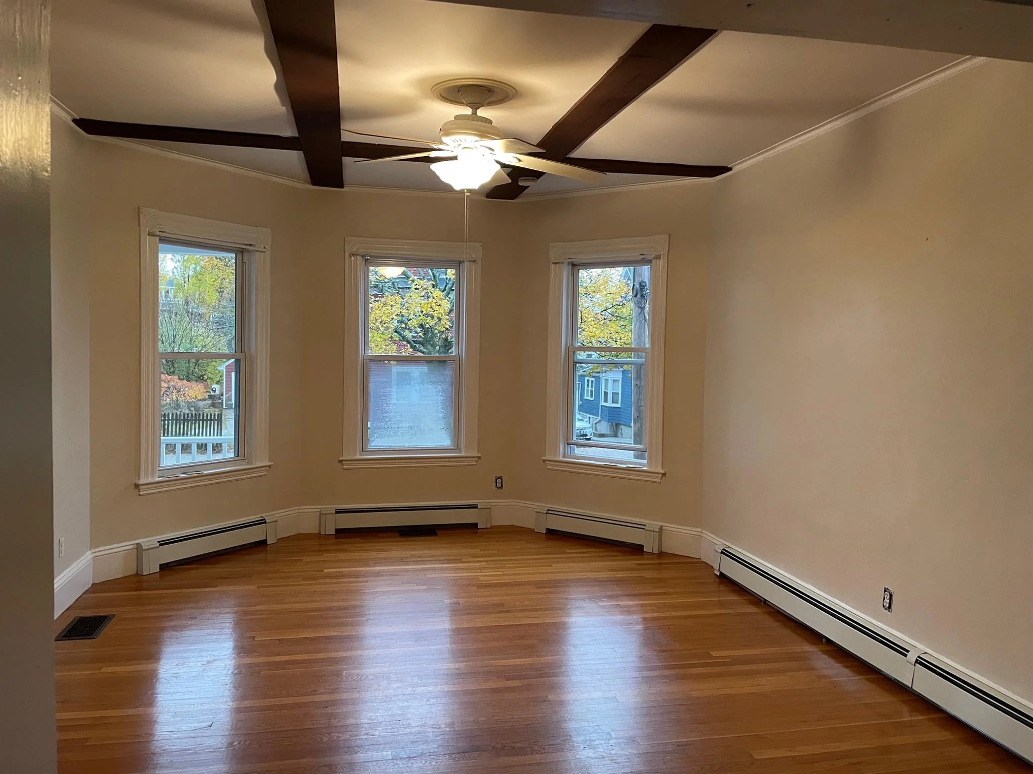 578 Main St, Medford