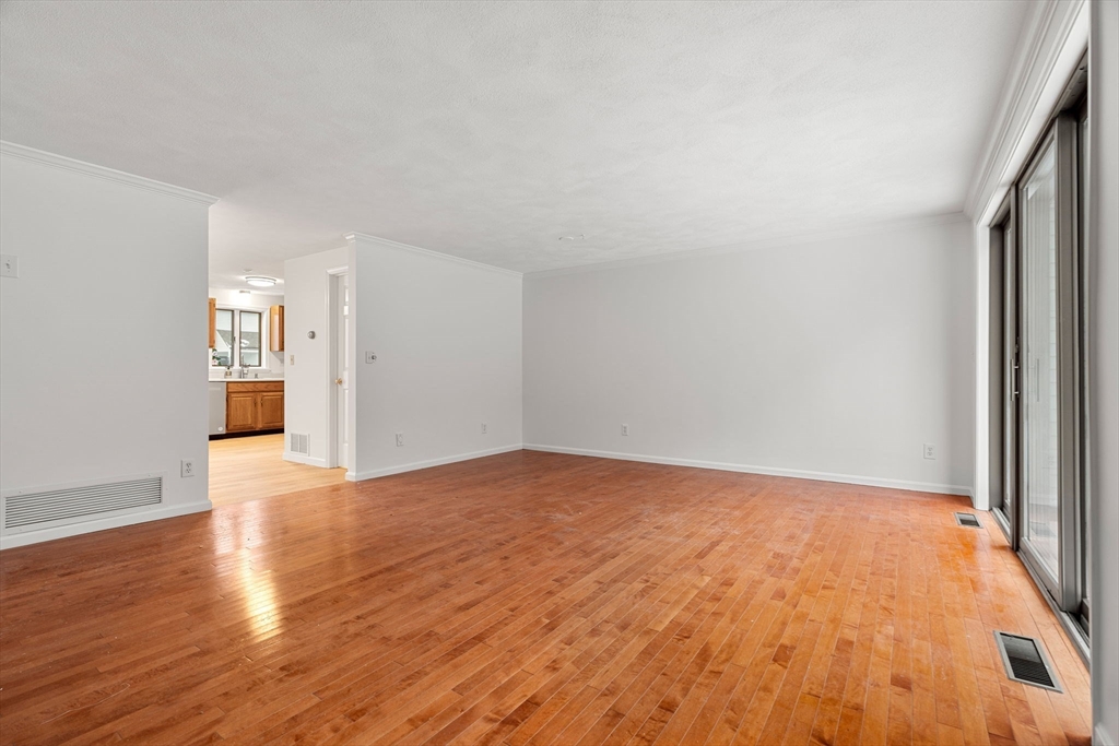 10 Carriage Ct, Merrimac