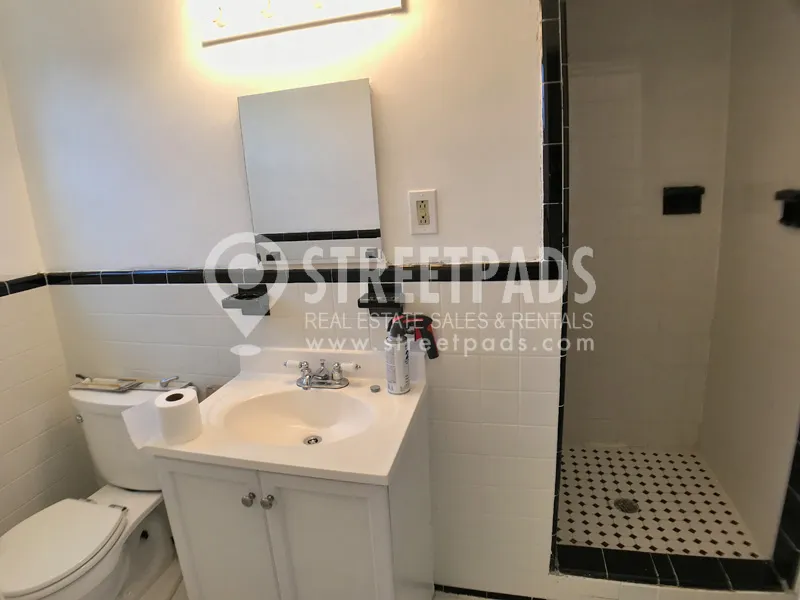 1129 Beacon St, Longwood