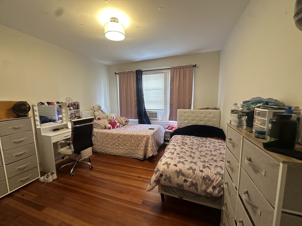 118 Gladstone St, East Boston