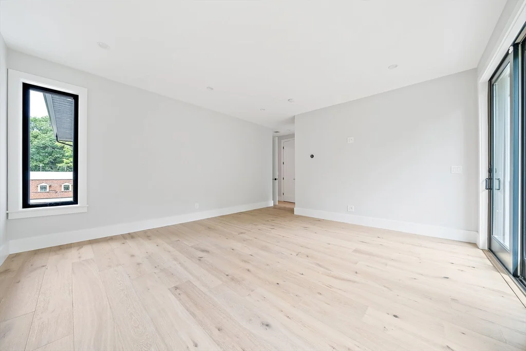 94 Thurston Rd, Newton Upper Falls