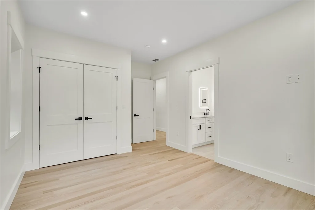 22 Estabrook Rd, Lexington