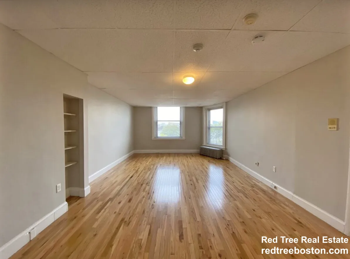 649 Washington St, Oak Square