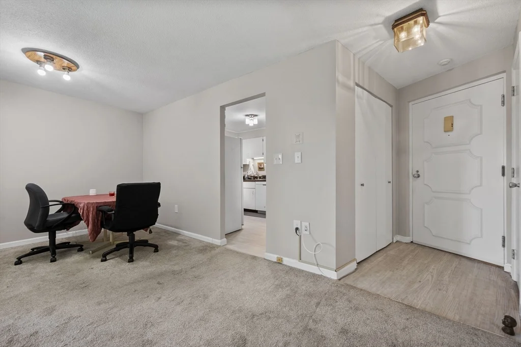 295 Lynn Shore Dr, Diamond District