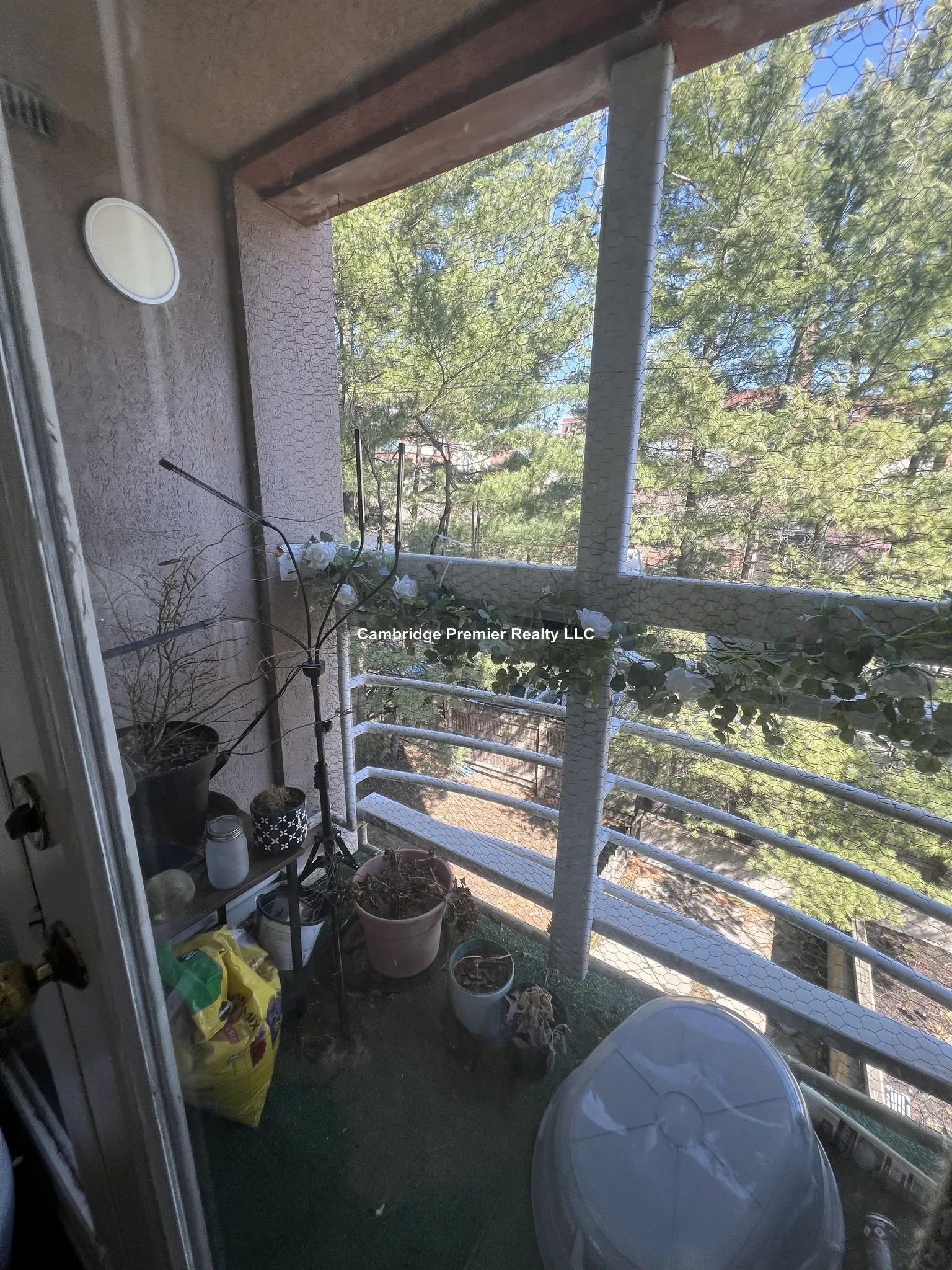 345 Franklin St, Riverside