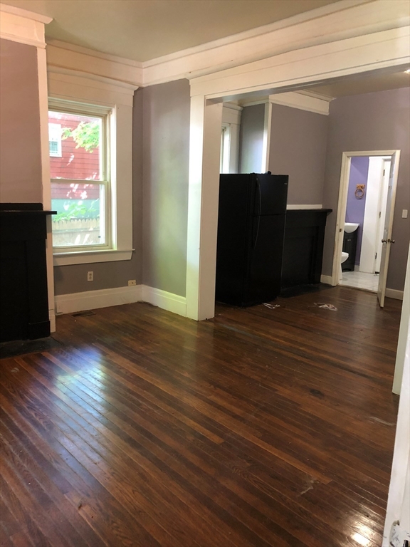 11 Akron St, Roxbury