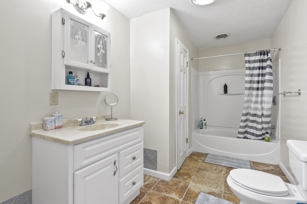 9 Gover Rd, Millbury