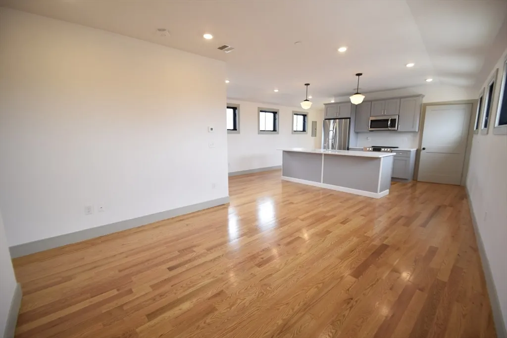 15 Maywood St, Roxbury