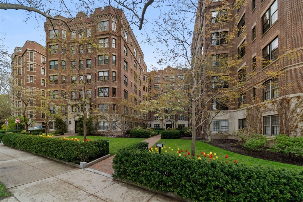 988 Memorial Dr, Harvard Square