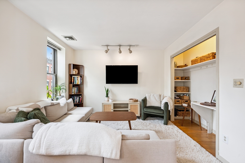 5 Grove St, Beacon Hill