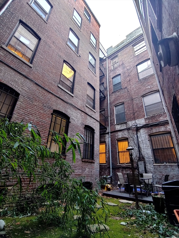 61 West Cedar St, Beacon Hill