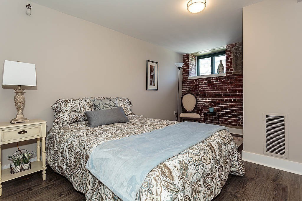 42 8th St, Charlestown