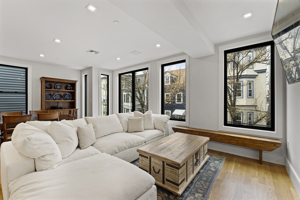 8 Mercer St, South Boston