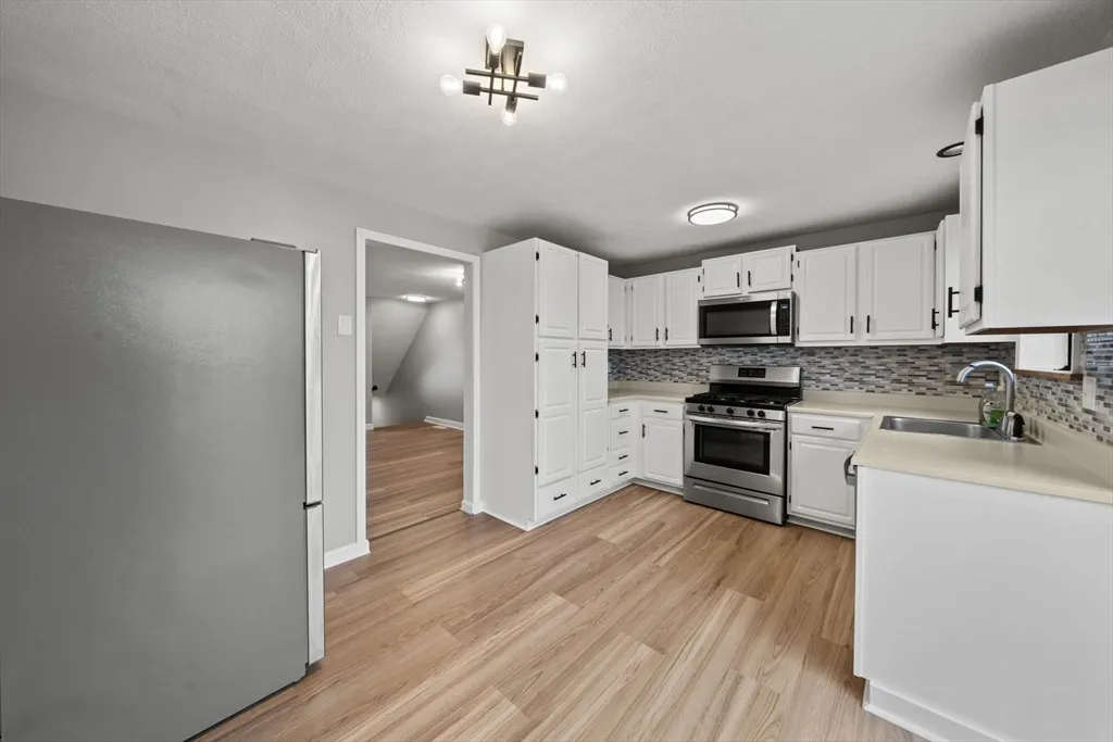 68 Sterling Ln, Bradford
