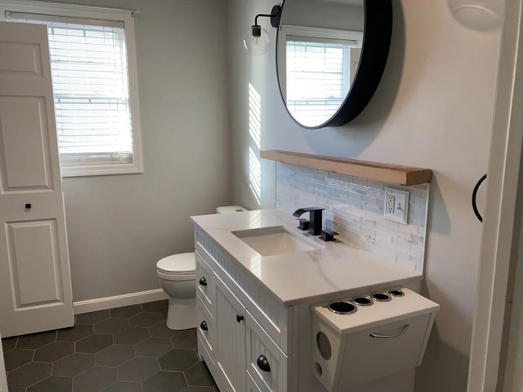 9 Omaha St, Fall River