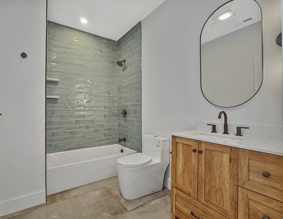 214 Havre St, East Boston