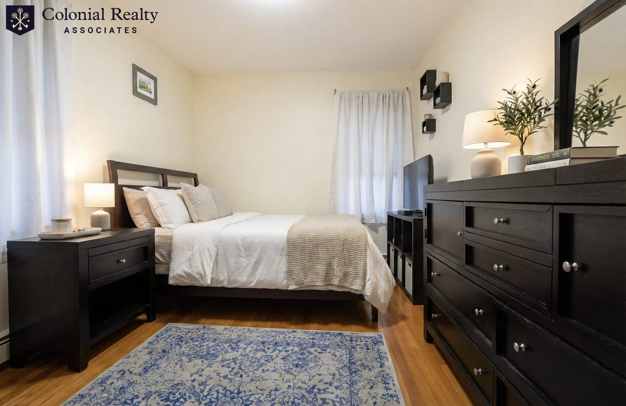 551 Washington St, Oak Square